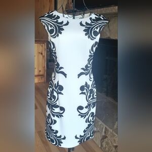 Maggy London Size 6 Black and White Damask Slimming Sheath Dress